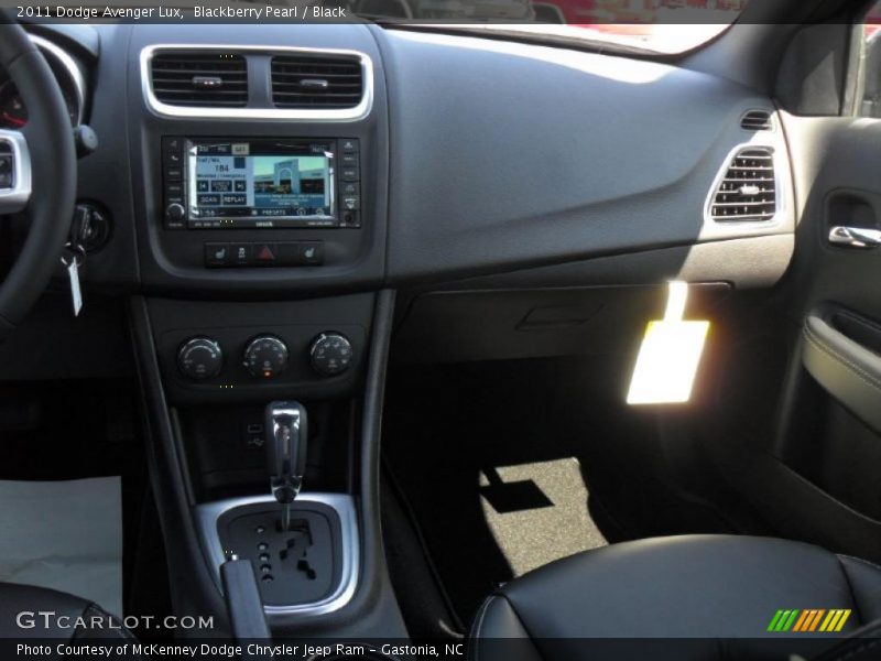 Blackberry Pearl / Black 2011 Dodge Avenger Lux