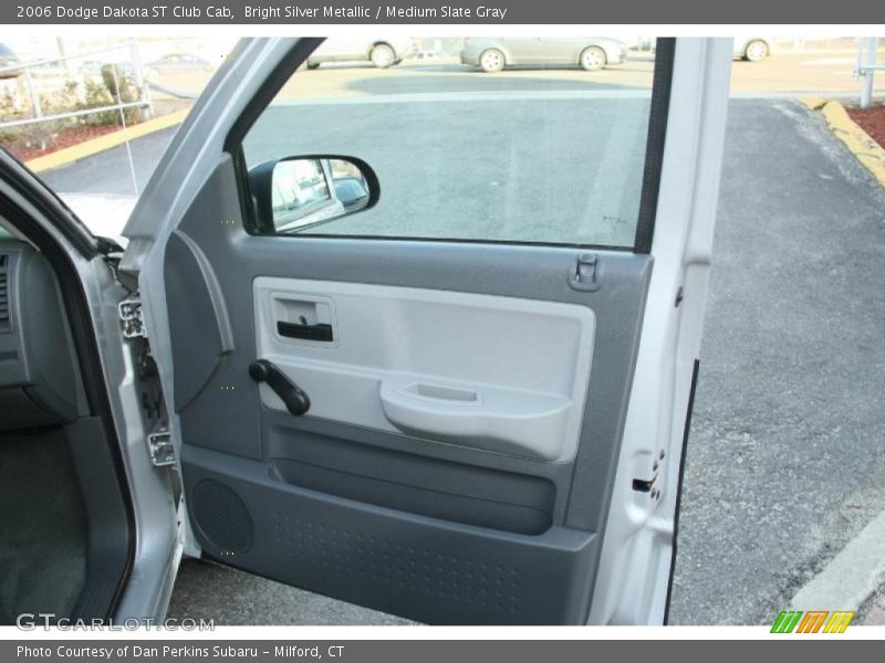 Door Panel of 2006 Dakota ST Club Cab