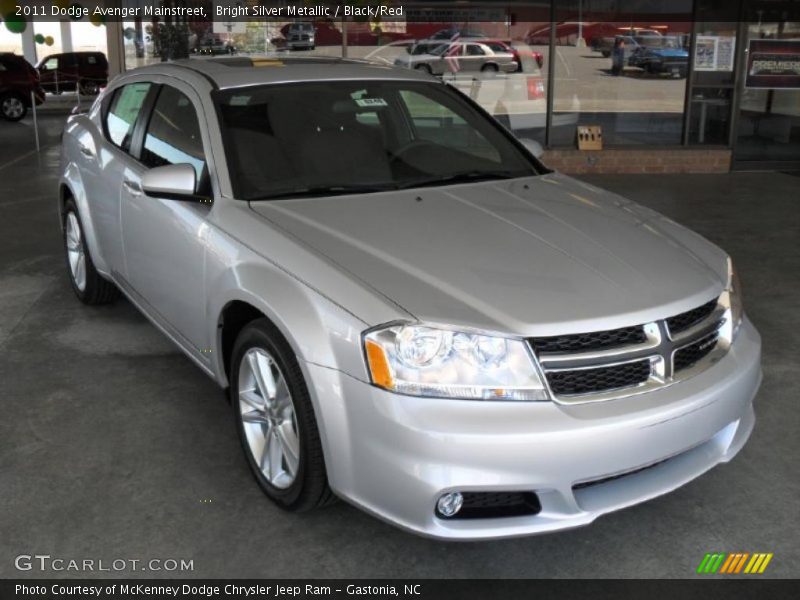 Front 3/4 View of 2011 Avenger Mainstreet