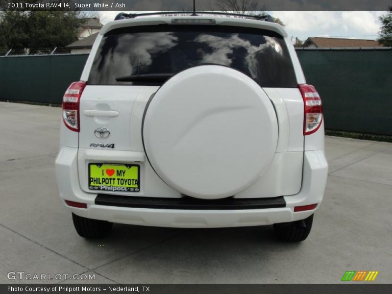 Super White / Ash 2011 Toyota RAV4 I4