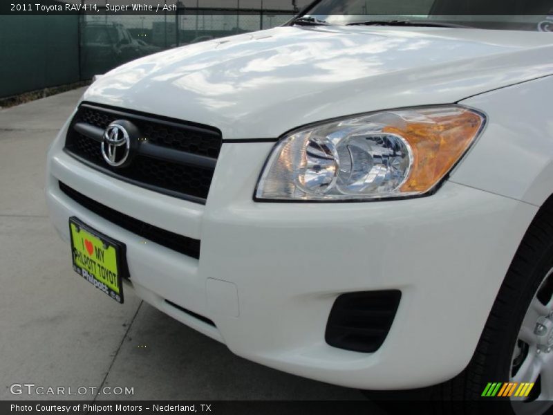 Super White / Ash 2011 Toyota RAV4 I4