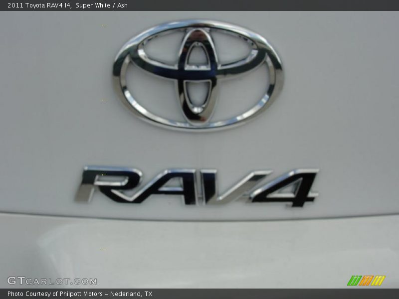 Super White / Ash 2011 Toyota RAV4 I4