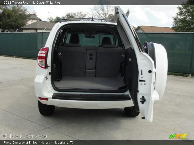 Super White / Ash 2011 Toyota RAV4 I4