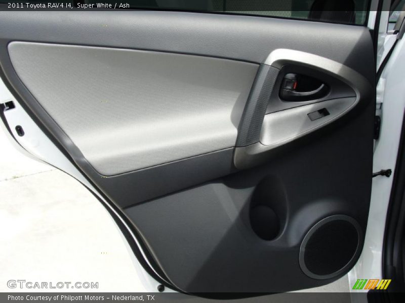 Super White / Ash 2011 Toyota RAV4 I4