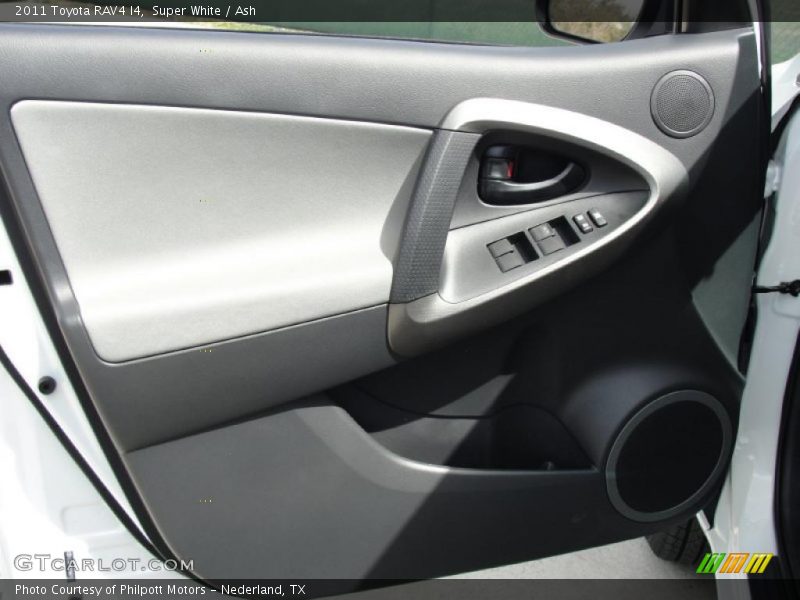 Super White / Ash 2011 Toyota RAV4 I4