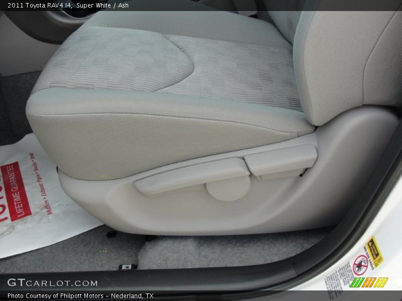 Super White / Ash 2011 Toyota RAV4 I4