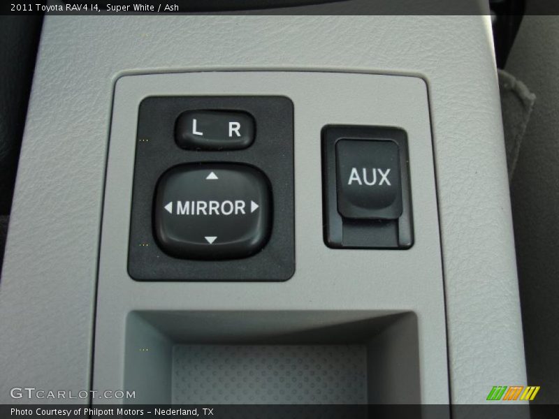 Super White / Ash 2011 Toyota RAV4 I4