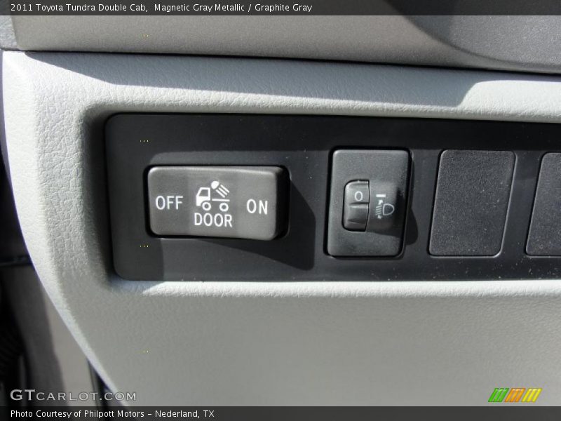 Magnetic Gray Metallic / Graphite Gray 2011 Toyota Tundra Double Cab