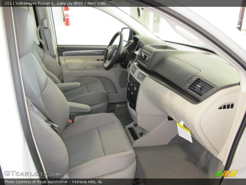  2011 Routan S Aero Gray Interior