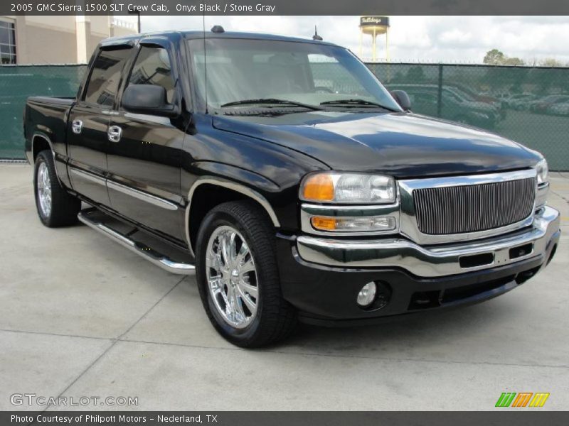 Front 3/4 View of 2005 Sierra 1500 SLT Crew Cab
