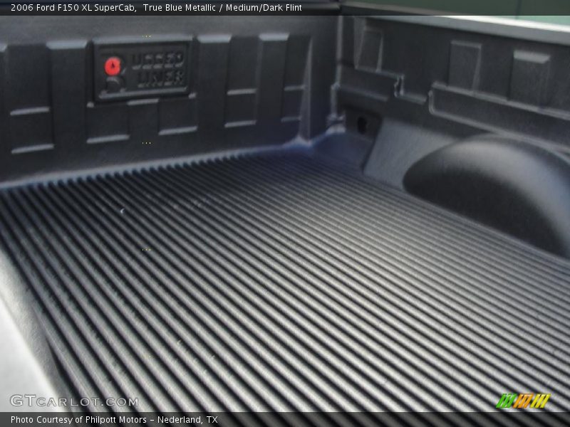 True Blue Metallic / Medium/Dark Flint 2006 Ford F150 XL SuperCab