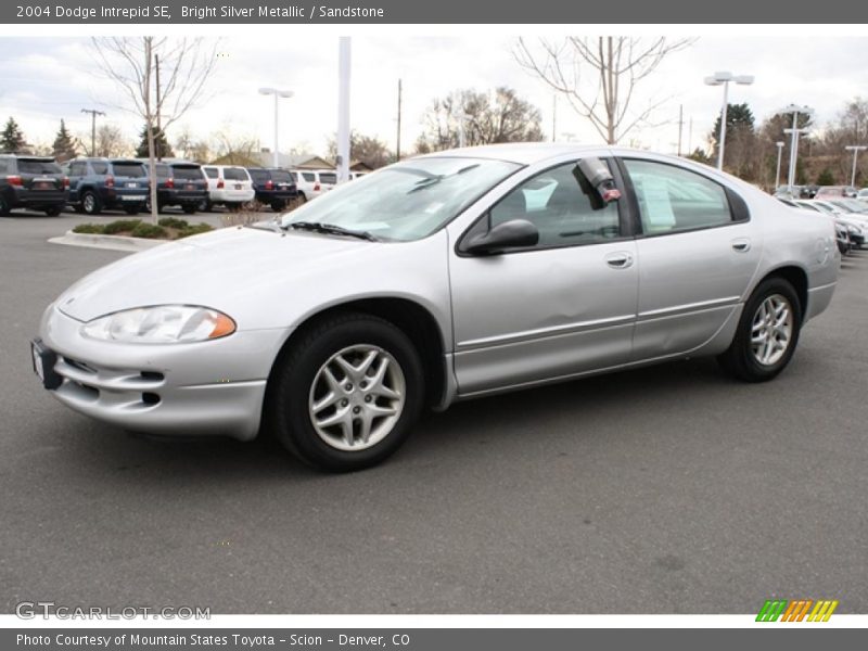 Front 3/4 View of 2004 Intrepid SE