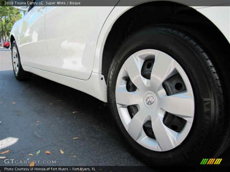 Super White / Bisque 2009 Toyota Camry LE