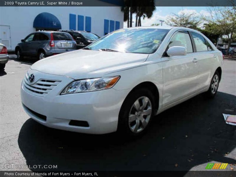 Super White / Bisque 2009 Toyota Camry LE