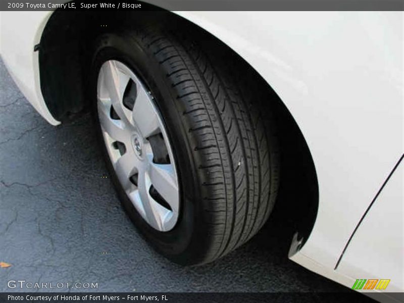 Super White / Bisque 2009 Toyota Camry LE