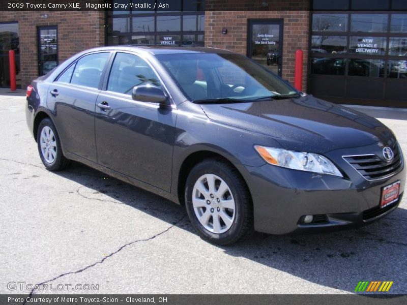 Magnetic Gray Metallic / Ash 2009 Toyota Camry XLE