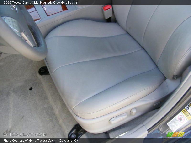 Magnetic Gray Metallic / Ash 2009 Toyota Camry XLE