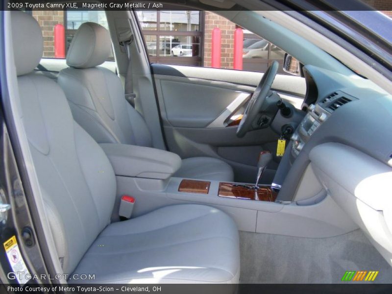 Magnetic Gray Metallic / Ash 2009 Toyota Camry XLE