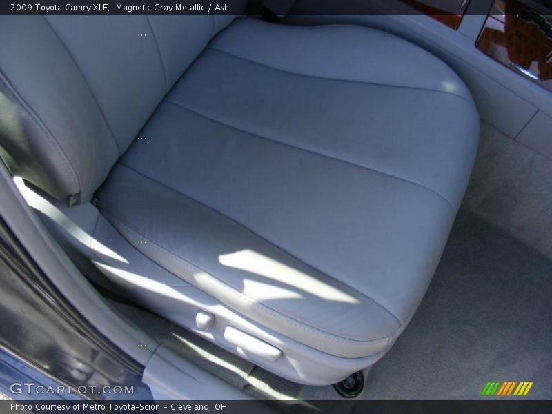 Magnetic Gray Metallic / Ash 2009 Toyota Camry XLE