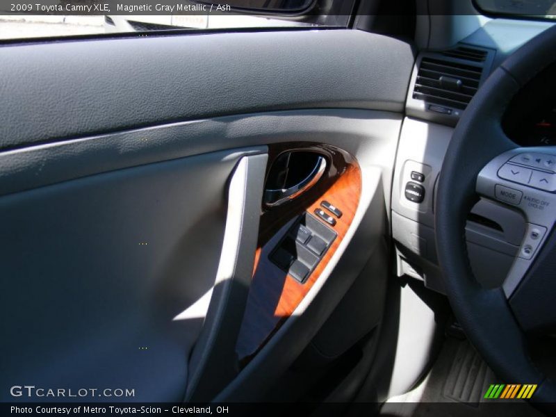 Magnetic Gray Metallic / Ash 2009 Toyota Camry XLE