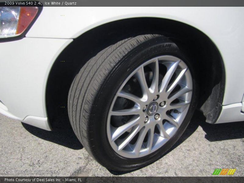 Ice White / Quartz 2009 Volvo S40 2.4i