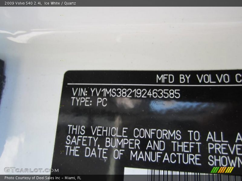 Ice White / Quartz 2009 Volvo S40 2.4i