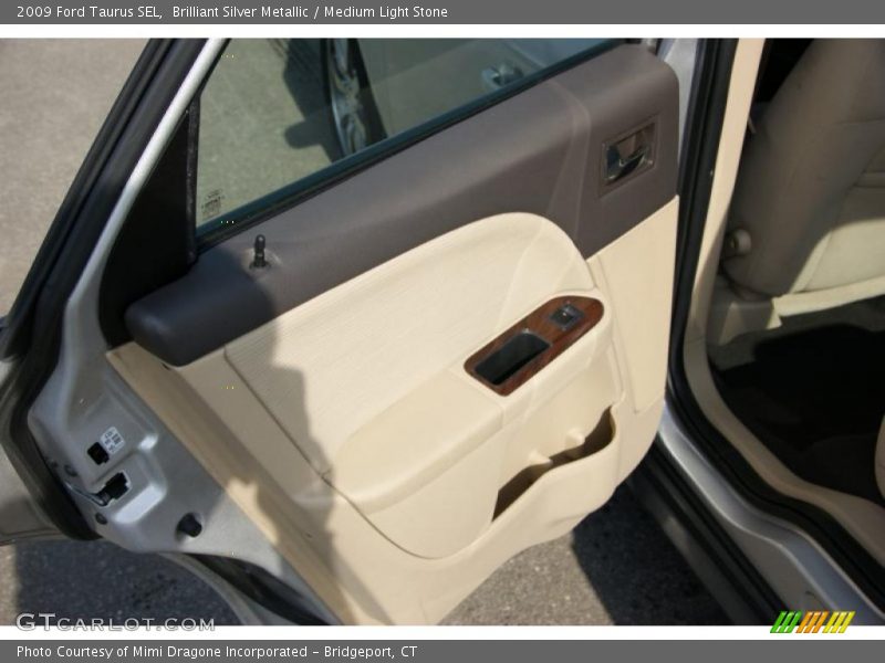 Brilliant Silver Metallic / Medium Light Stone 2009 Ford Taurus SEL