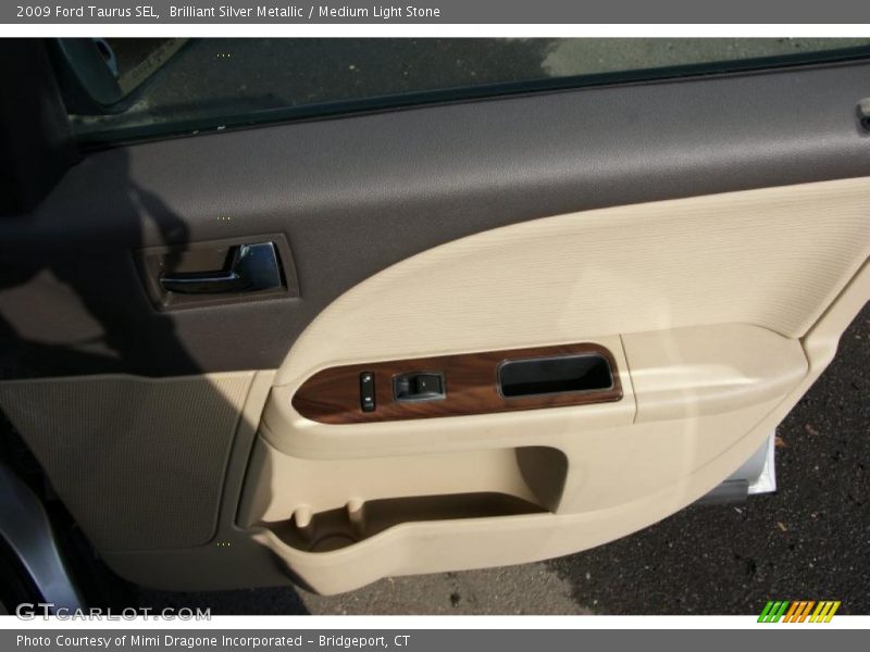 Brilliant Silver Metallic / Medium Light Stone 2009 Ford Taurus SEL