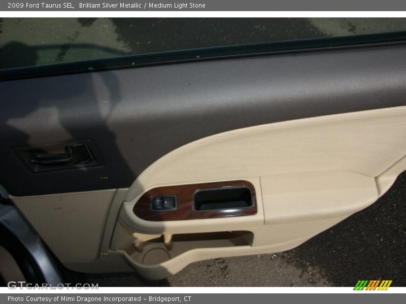 Brilliant Silver Metallic / Medium Light Stone 2009 Ford Taurus SEL