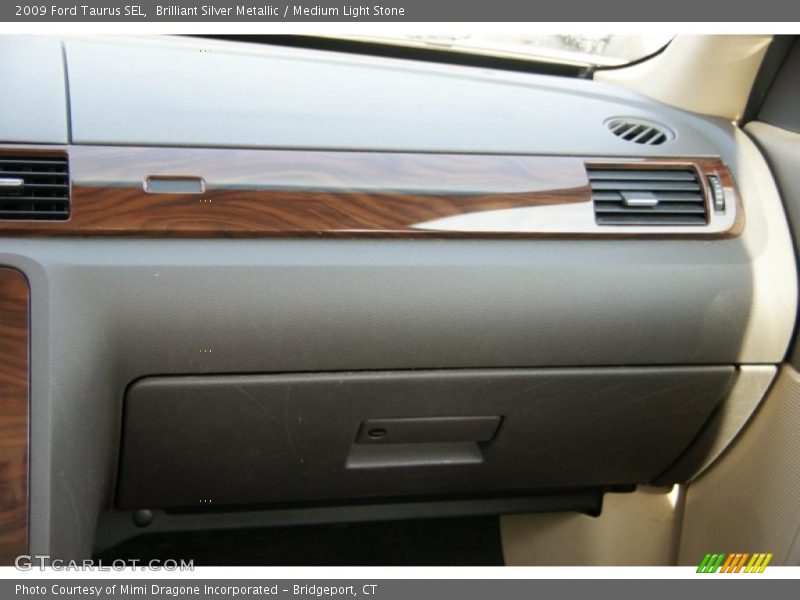 Brilliant Silver Metallic / Medium Light Stone 2009 Ford Taurus SEL