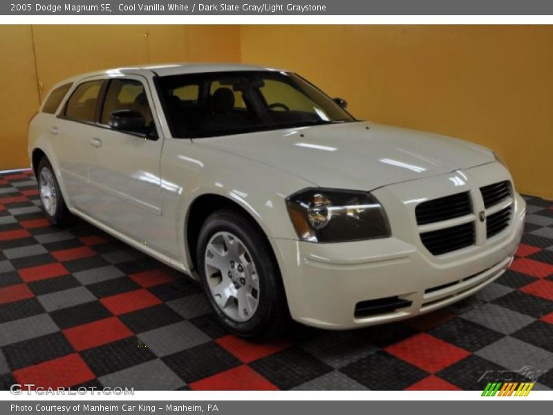 Cool Vanilla White / Dark Slate Gray/Light Graystone 2005 Dodge Magnum SE