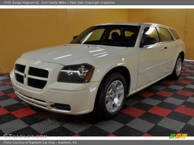 Cool Vanilla White / Dark Slate Gray/Light Graystone 2005 Dodge Magnum SE