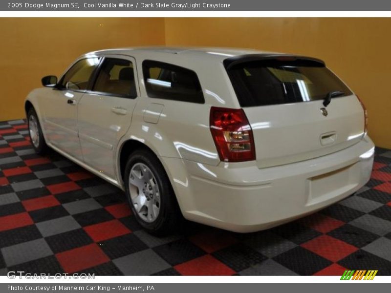 Cool Vanilla White / Dark Slate Gray/Light Graystone 2005 Dodge Magnum SE