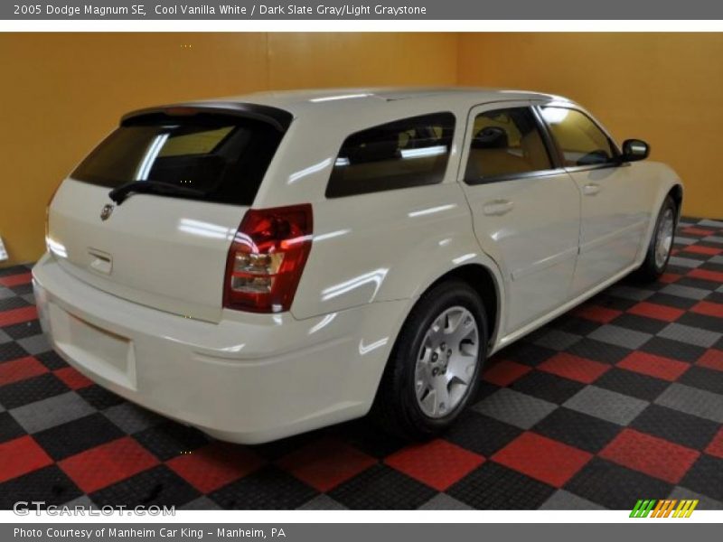 Cool Vanilla White / Dark Slate Gray/Light Graystone 2005 Dodge Magnum SE