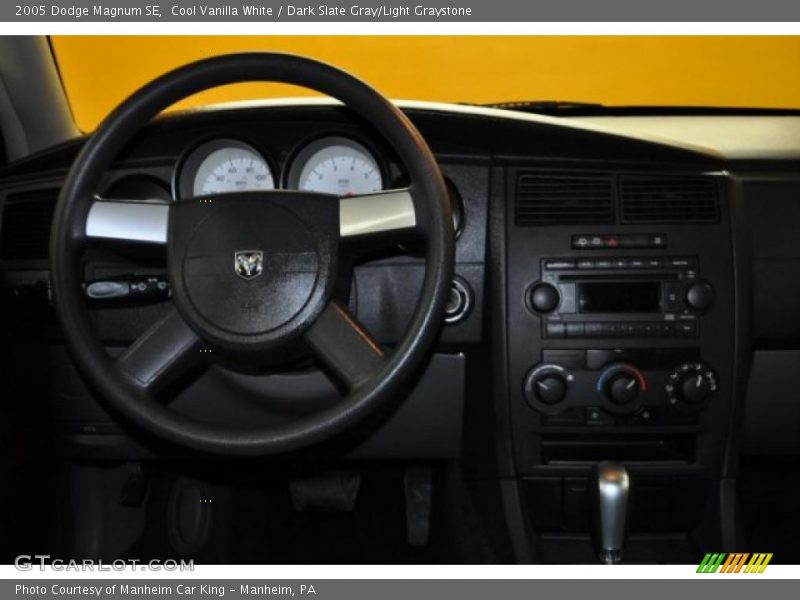 Cool Vanilla White / Dark Slate Gray/Light Graystone 2005 Dodge Magnum SE