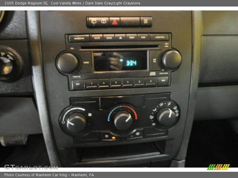 Cool Vanilla White / Dark Slate Gray/Light Graystone 2005 Dodge Magnum SE