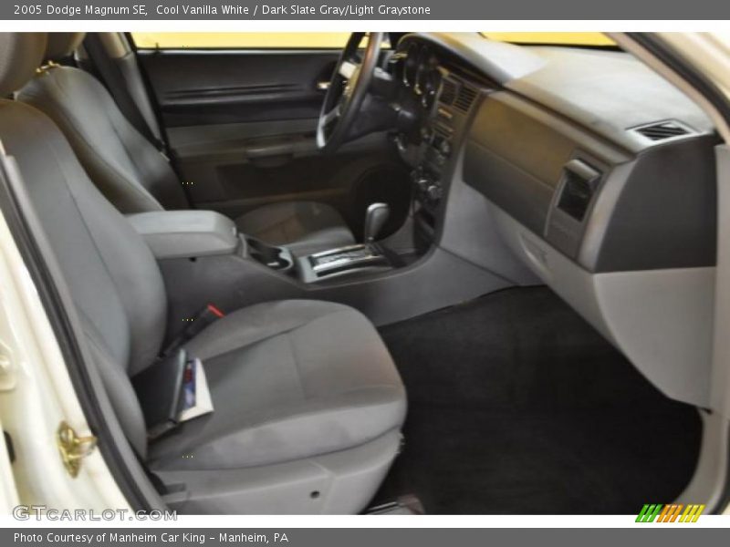 Cool Vanilla White / Dark Slate Gray/Light Graystone 2005 Dodge Magnum SE
