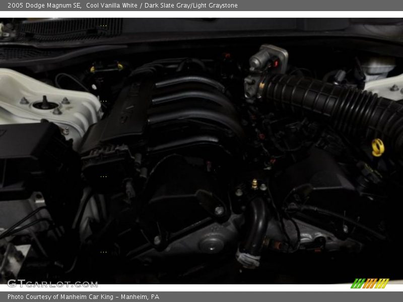 Cool Vanilla White / Dark Slate Gray/Light Graystone 2005 Dodge Magnum SE