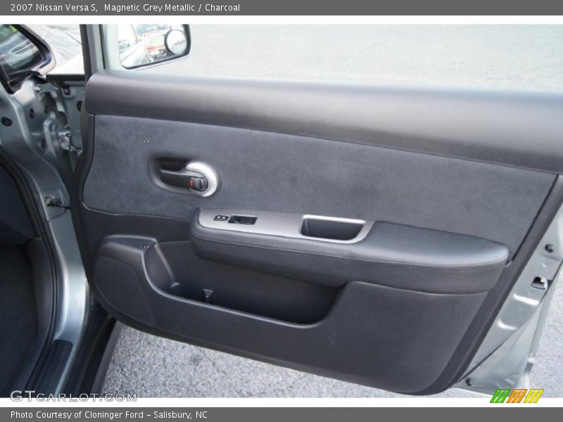 Magnetic Grey Metallic / Charcoal 2007 Nissan Versa S