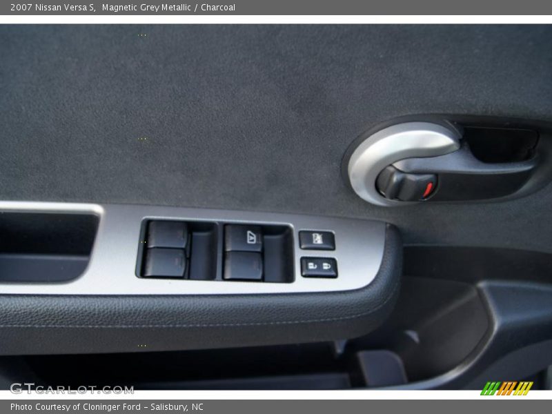 Magnetic Grey Metallic / Charcoal 2007 Nissan Versa S