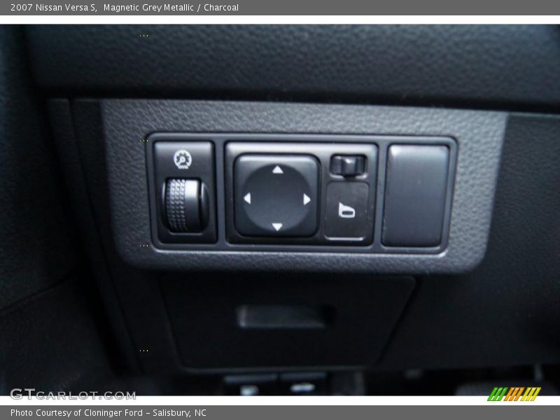 Magnetic Grey Metallic / Charcoal 2007 Nissan Versa S