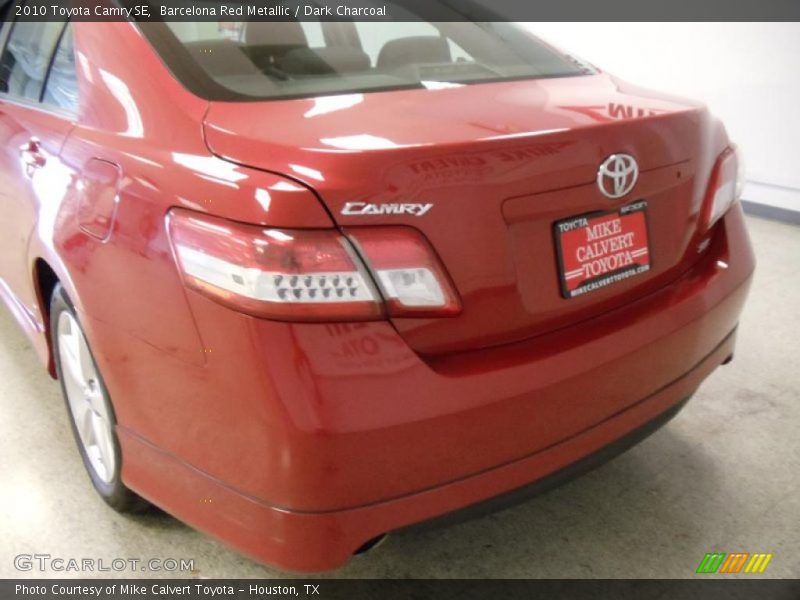 Barcelona Red Metallic / Dark Charcoal 2010 Toyota Camry SE