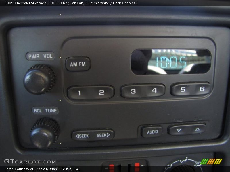 Controls of 2005 Silverado 2500HD Regular Cab