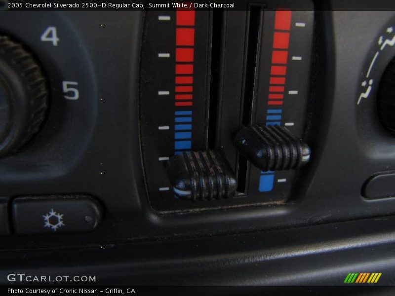 Controls of 2005 Silverado 2500HD Regular Cab
