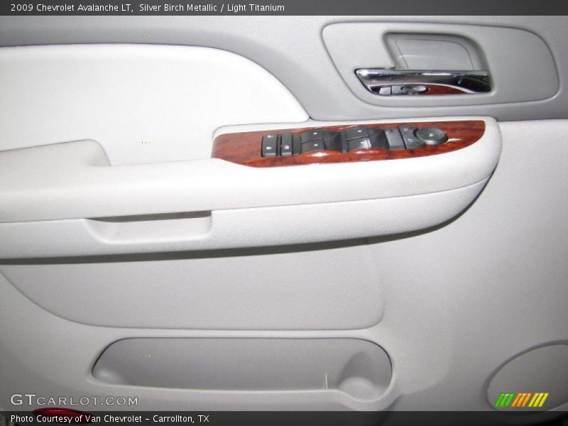 Silver Birch Metallic / Light Titanium 2009 Chevrolet Avalanche LT