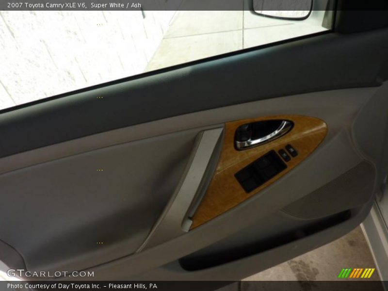 Super White / Ash 2007 Toyota Camry XLE V6