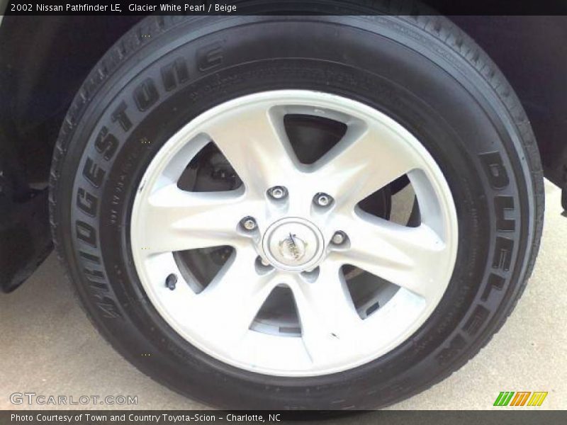 Glacier White Pearl / Beige 2002 Nissan Pathfinder LE