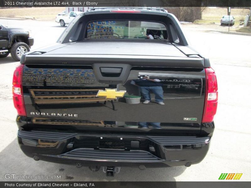 Black / Ebony 2011 Chevrolet Avalanche LTZ 4x4