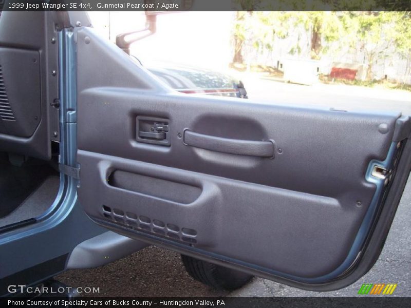 Door Panel of 1999 Wrangler SE 4x4