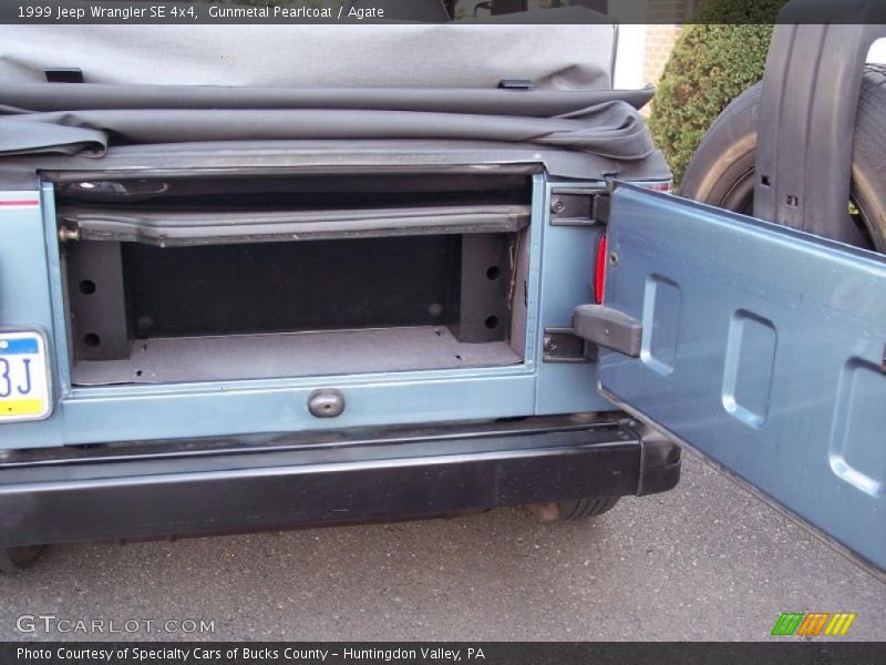  1999 Wrangler SE 4x4 Trunk